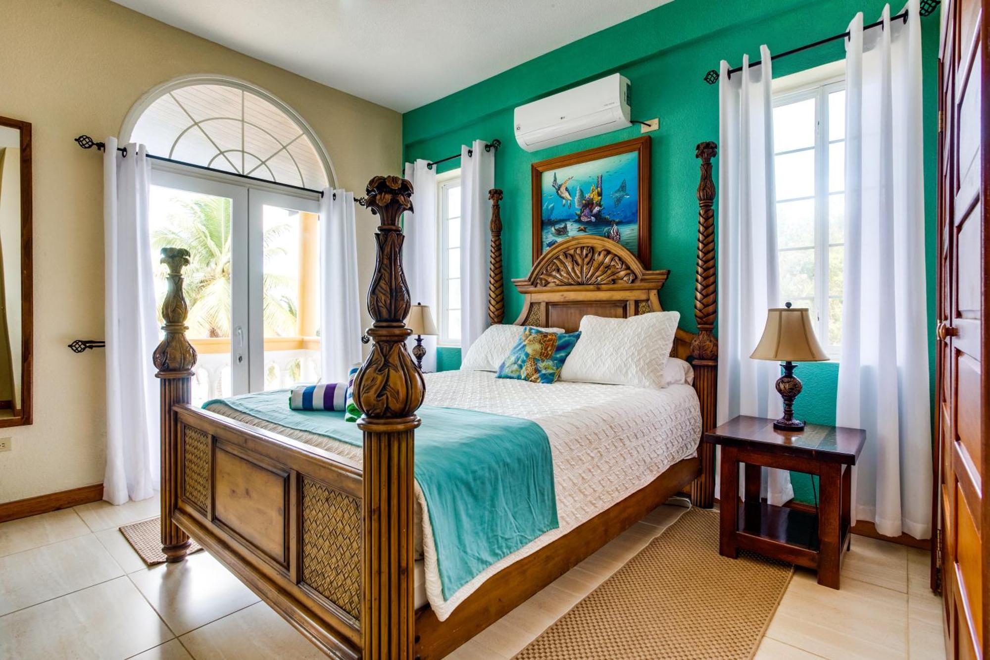 Blue Parrot House And Aparthotel Hopkins