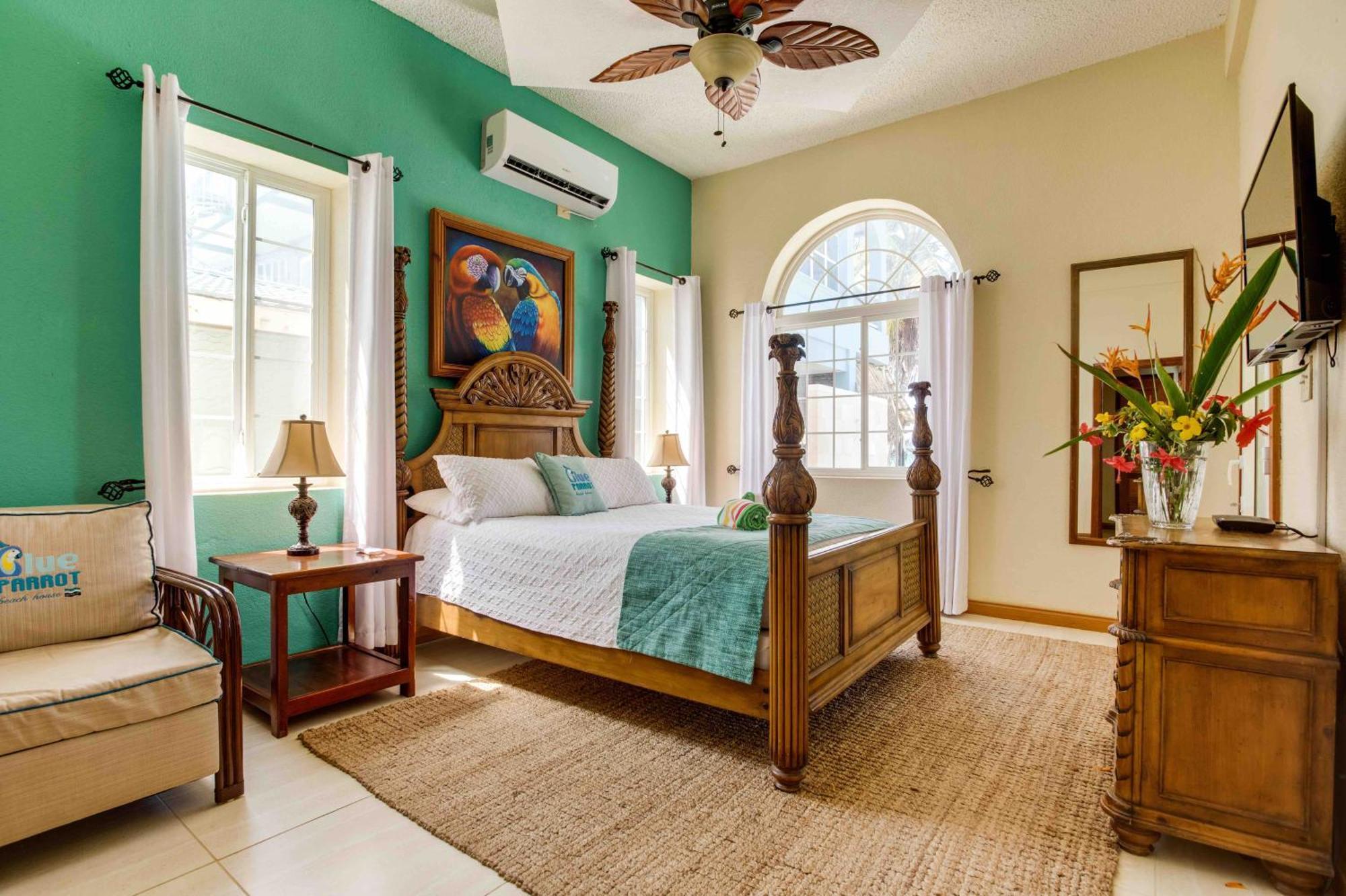 Blue Parrot House And Aparthotel Hopkins