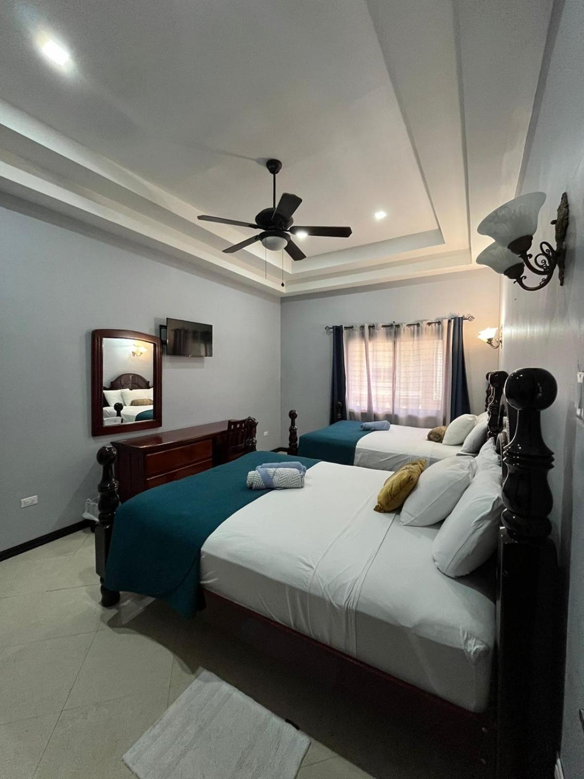Hotel Seaside Chateau Belize City