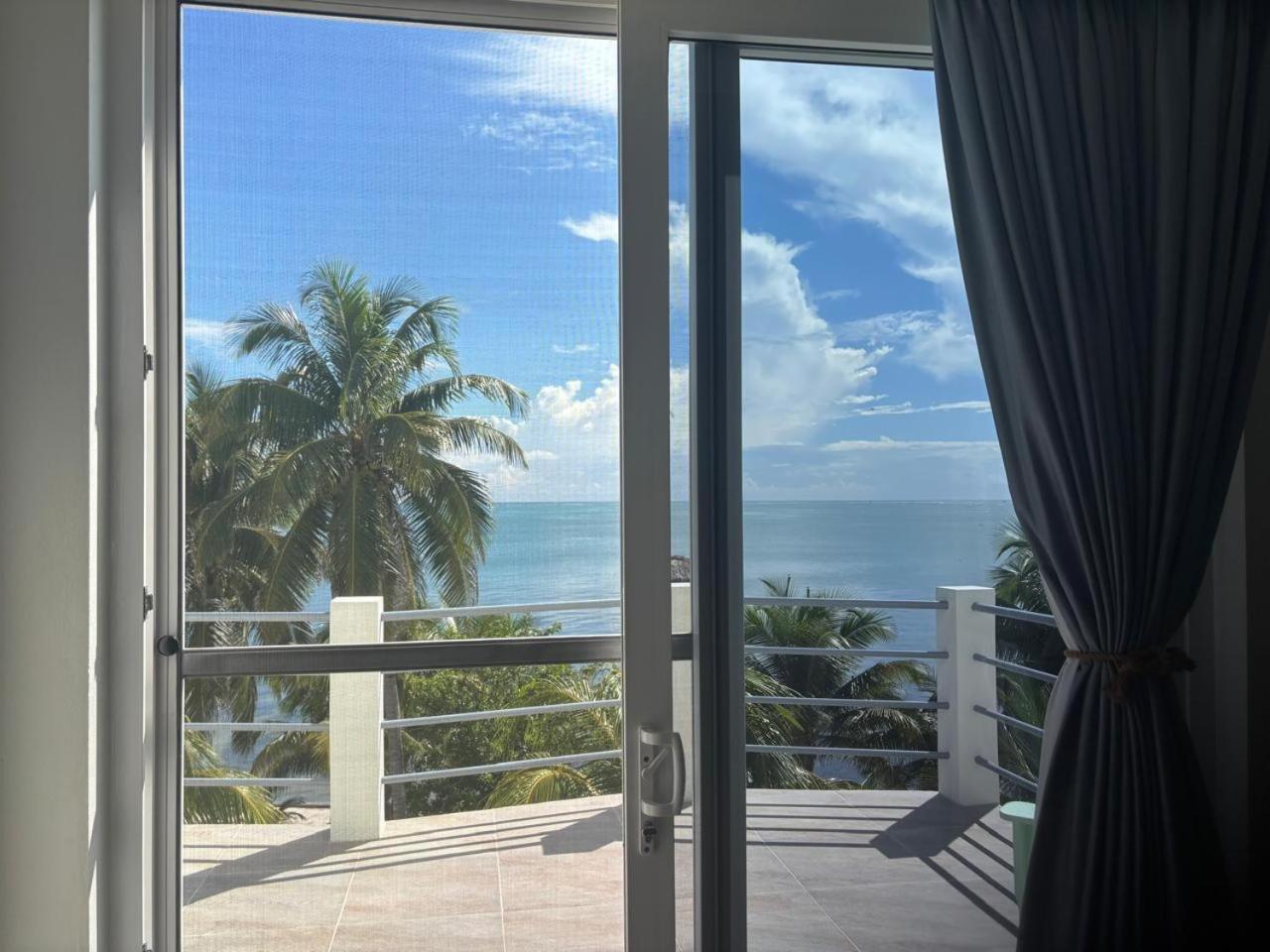 Ashton Court Belize *