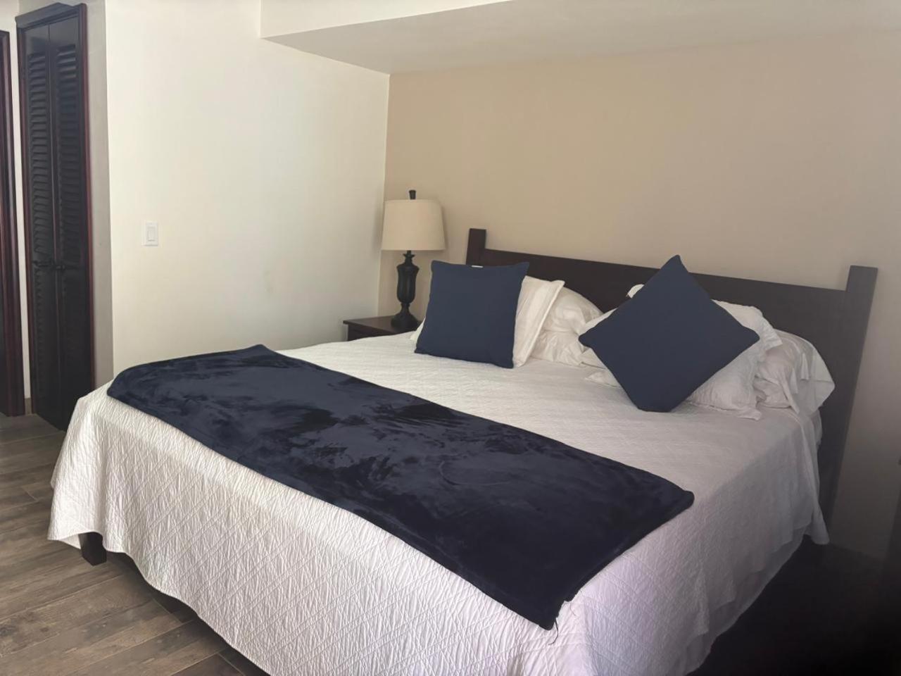 Ashton Court Belize * Belize City
