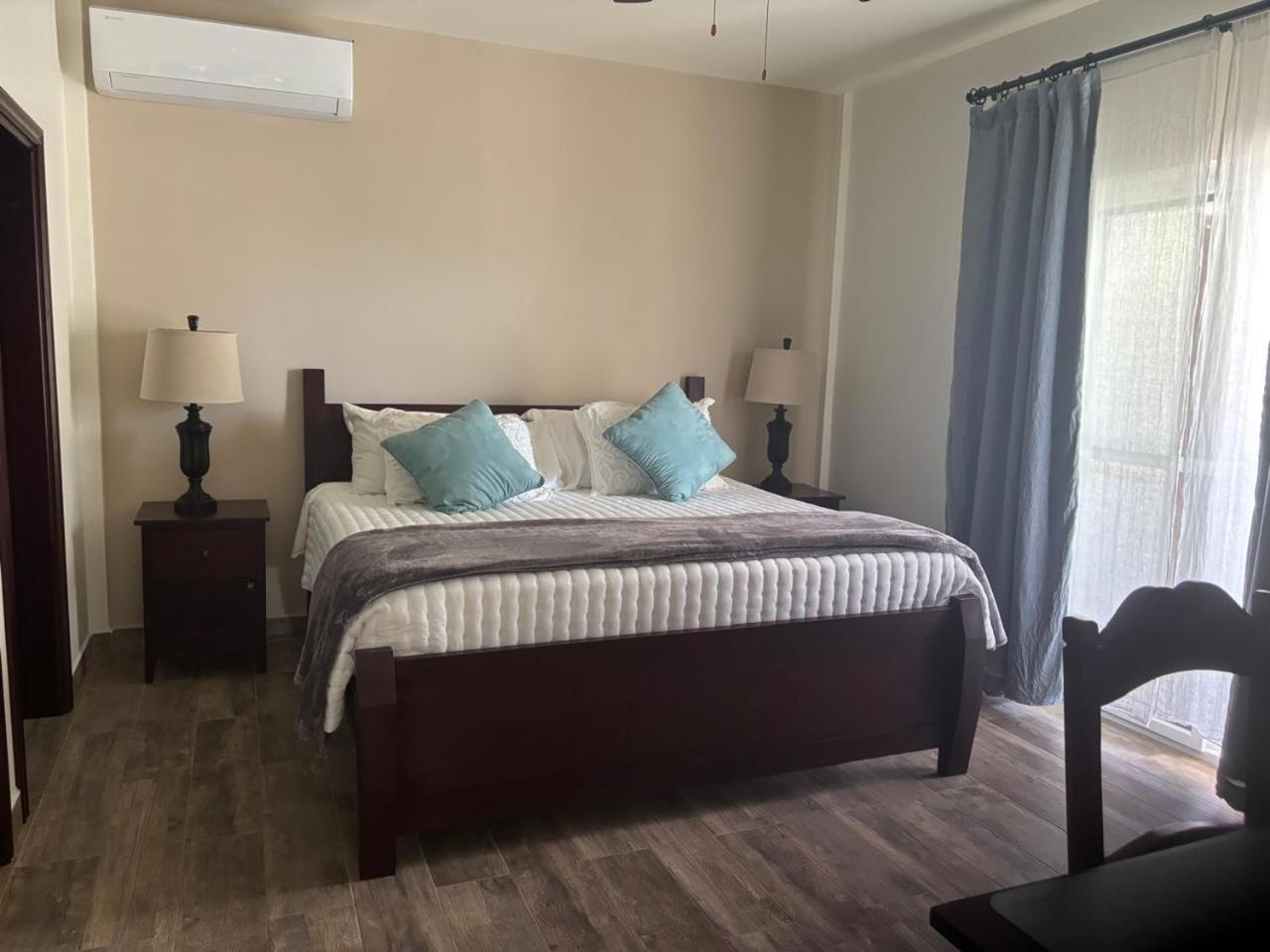 Ashton Court Belize Resort *