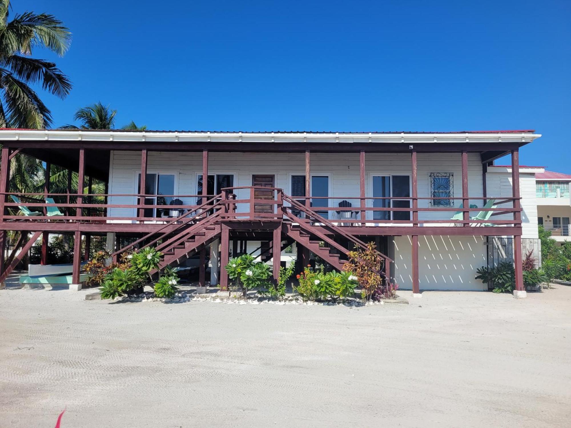 Ashton Court Belize *