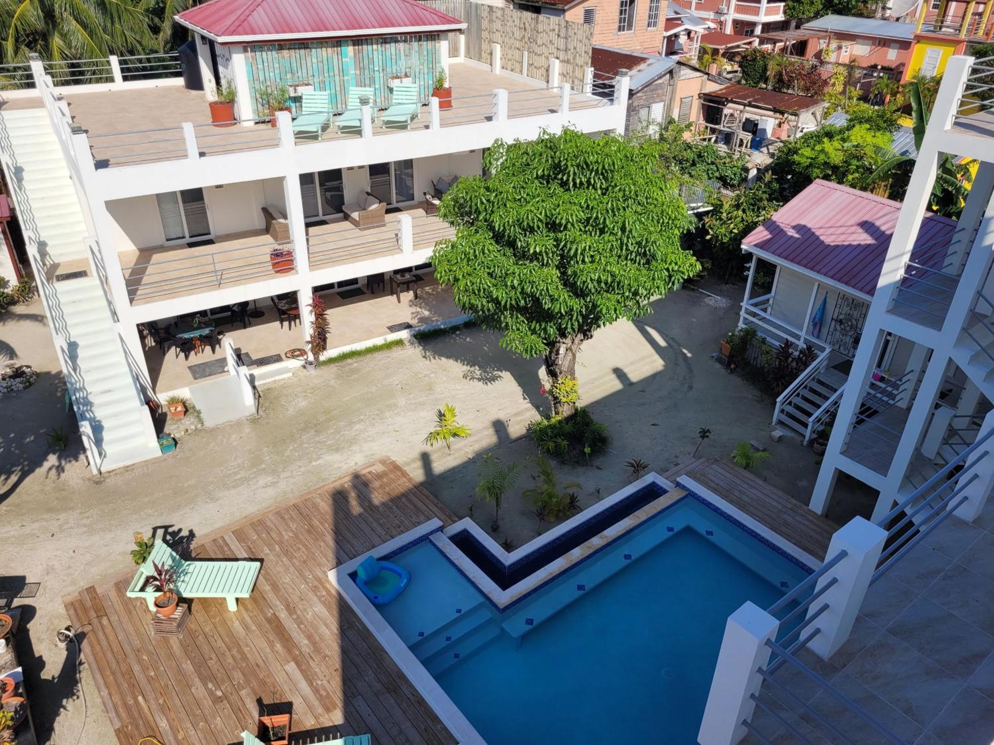 Ashton Court Belize *