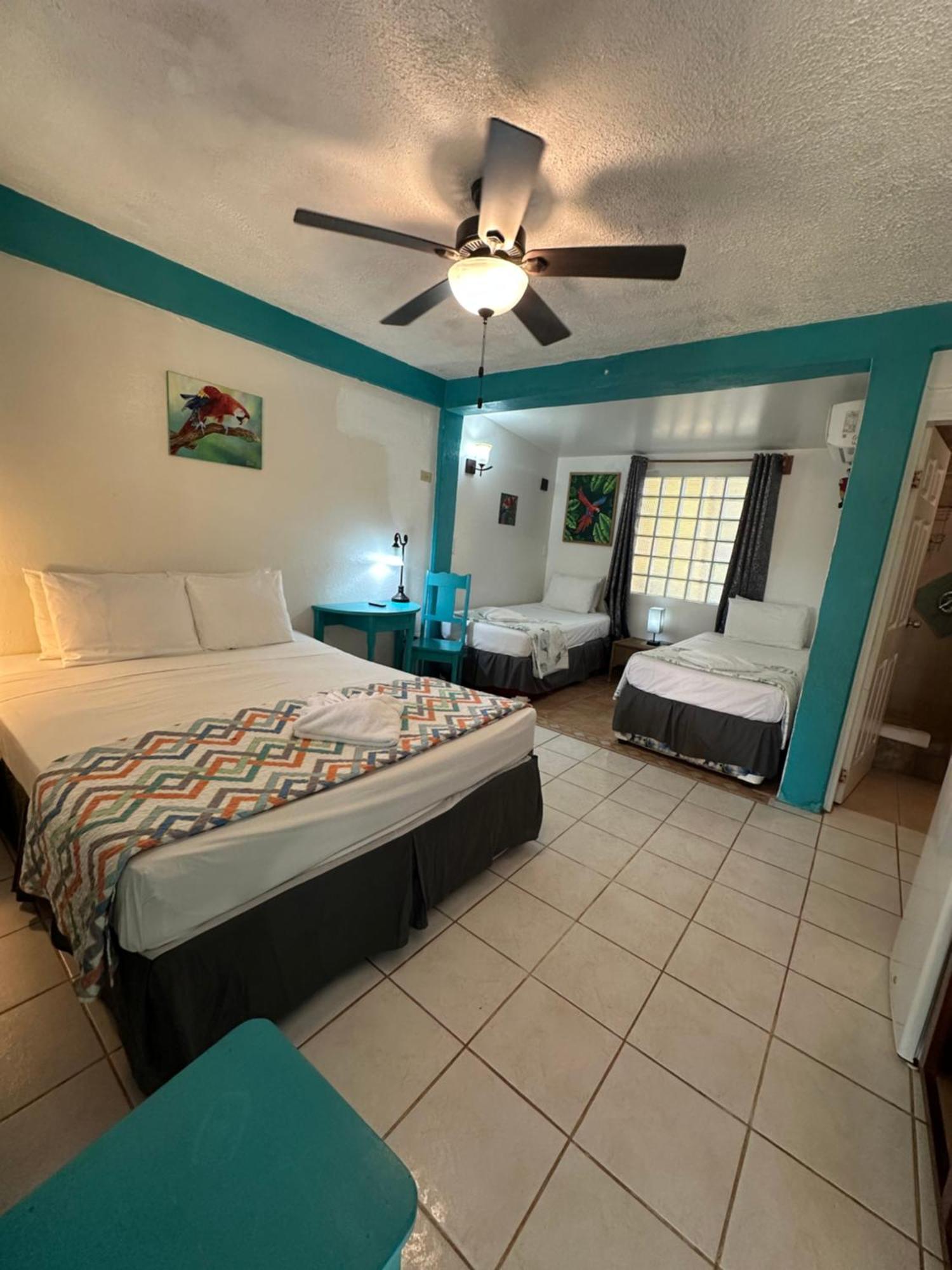 Guest house Seasons Belize