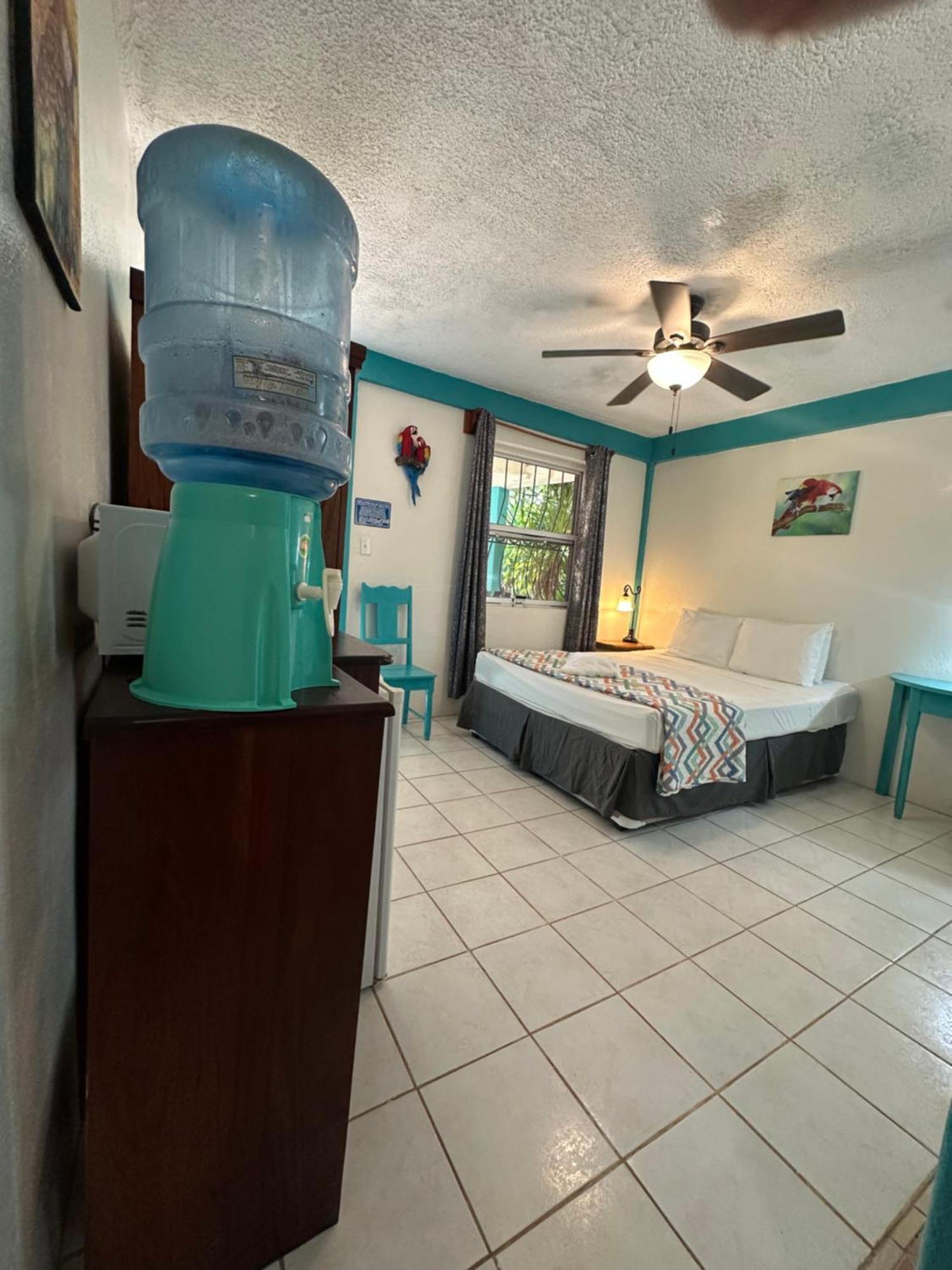 Seasons Belize Guest house *