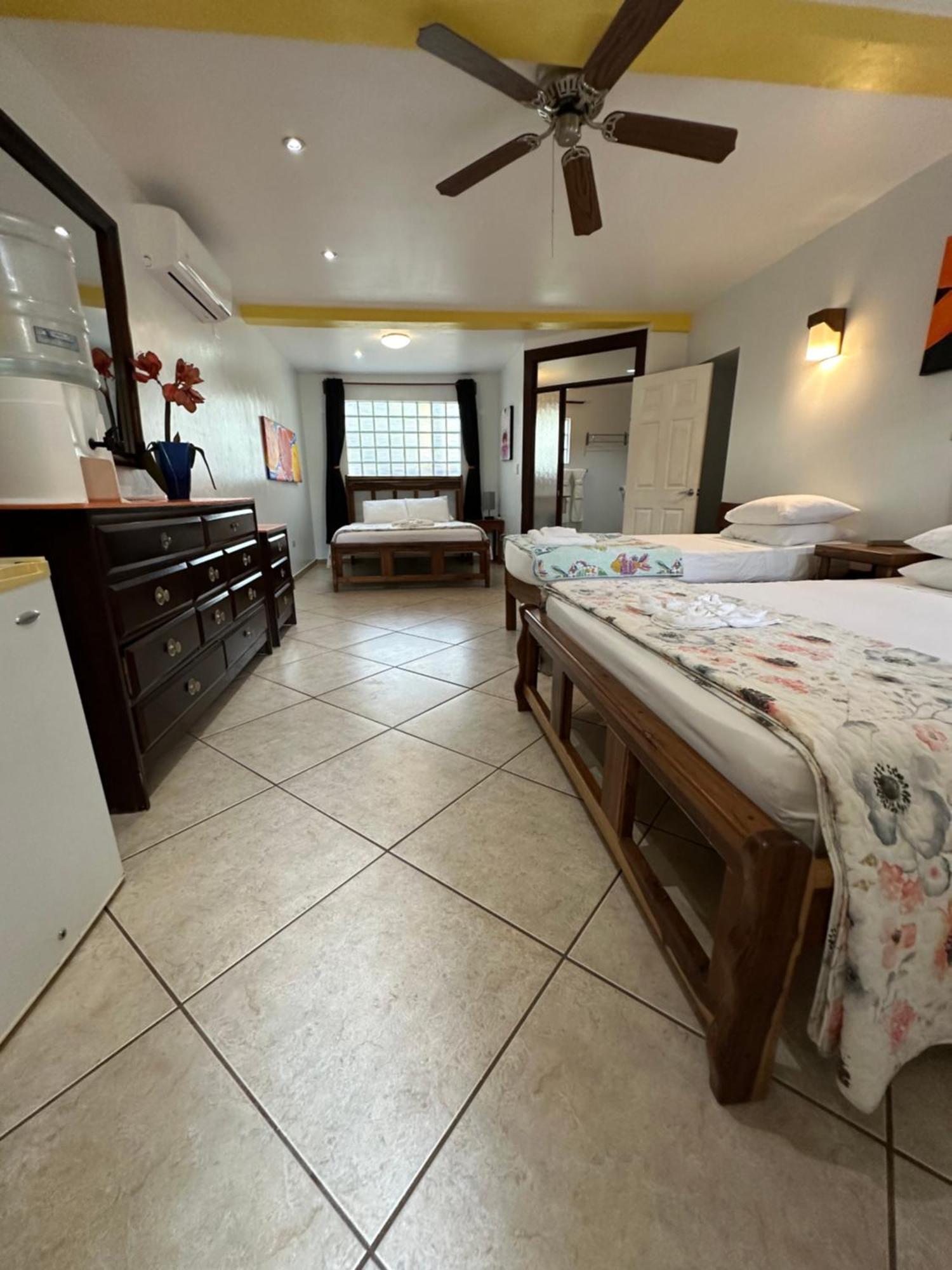 Guest house Seasons Belize
