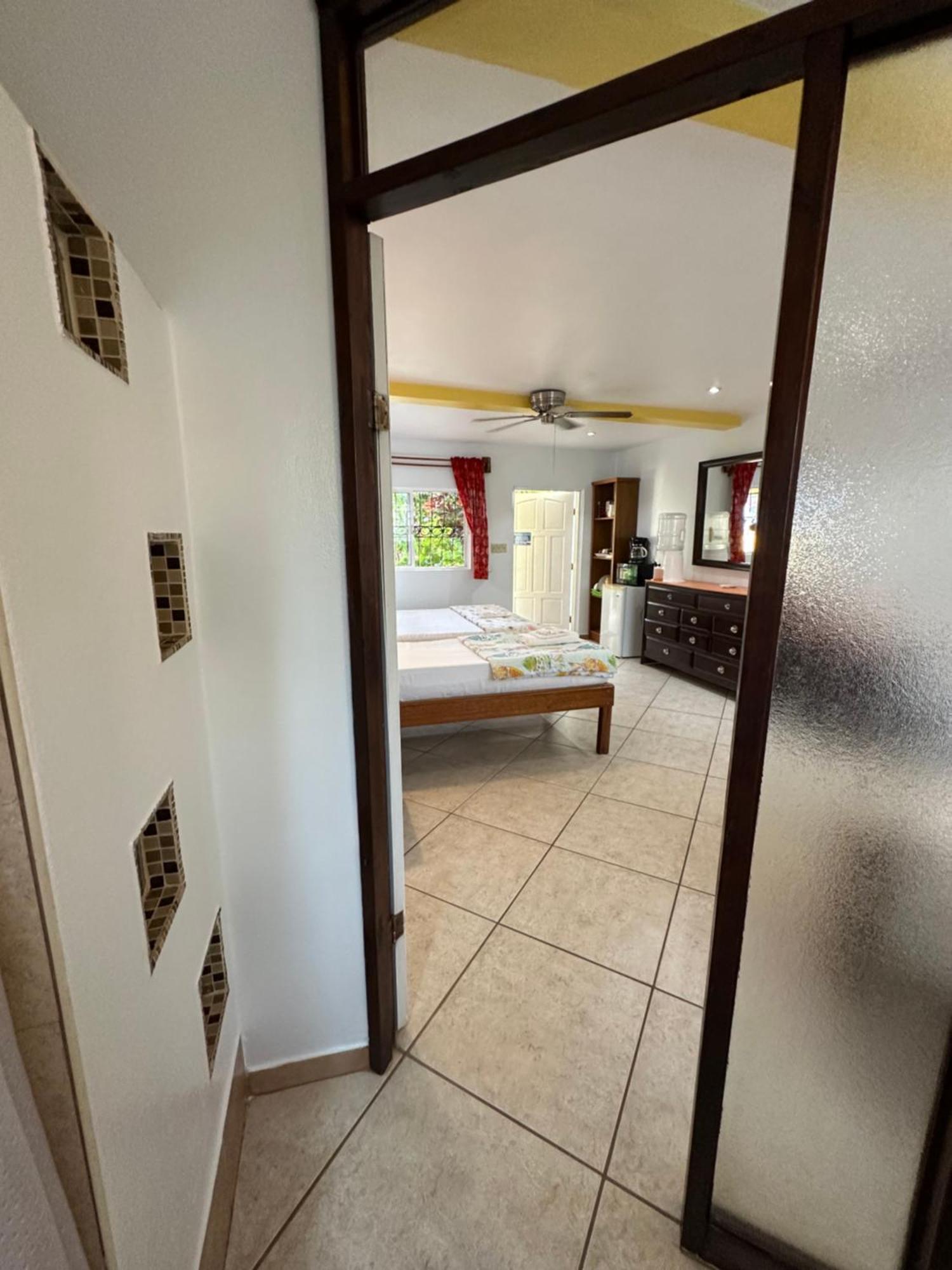 Guest house Seasons Belize *