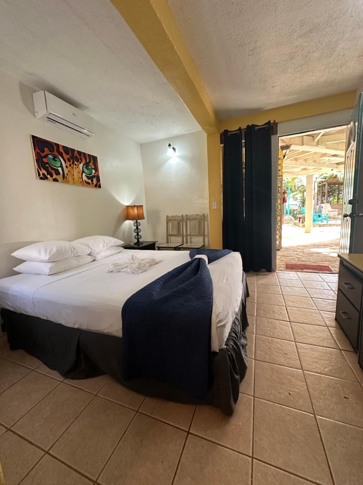 Seasons Belize Guest house *
