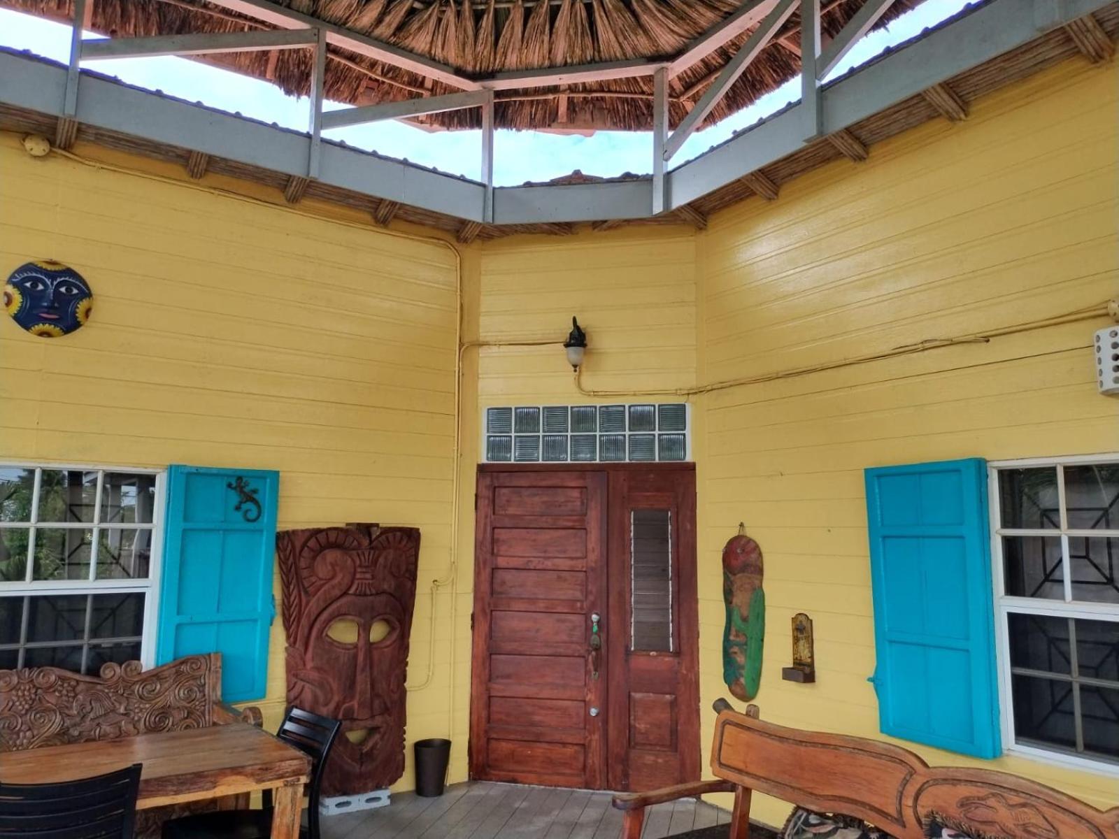 Guest house Seasons Belize