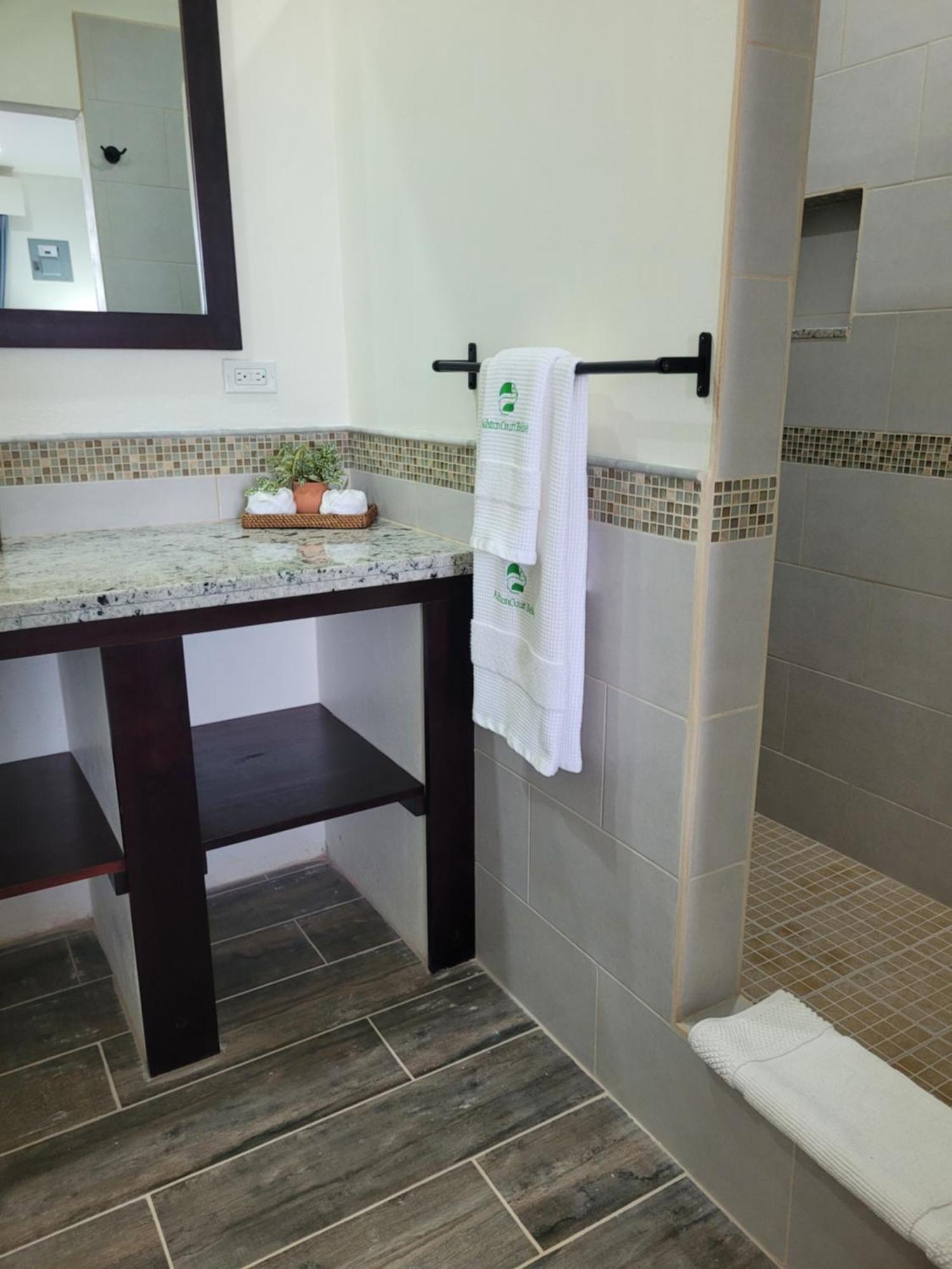 Ashton Court Belize Resort *