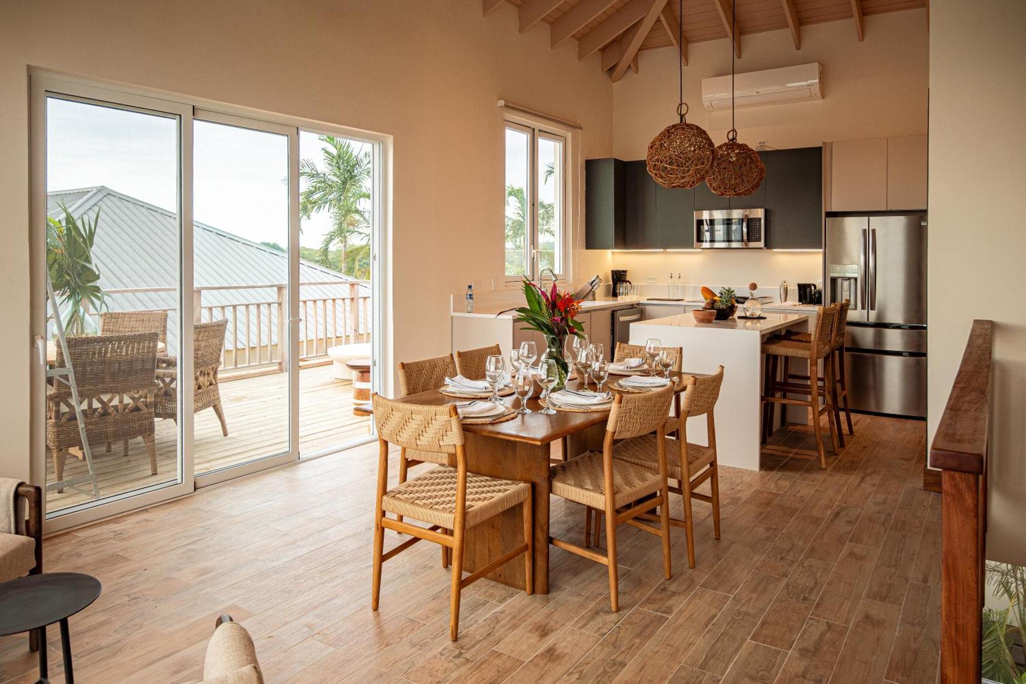 Itz'ana & Residences