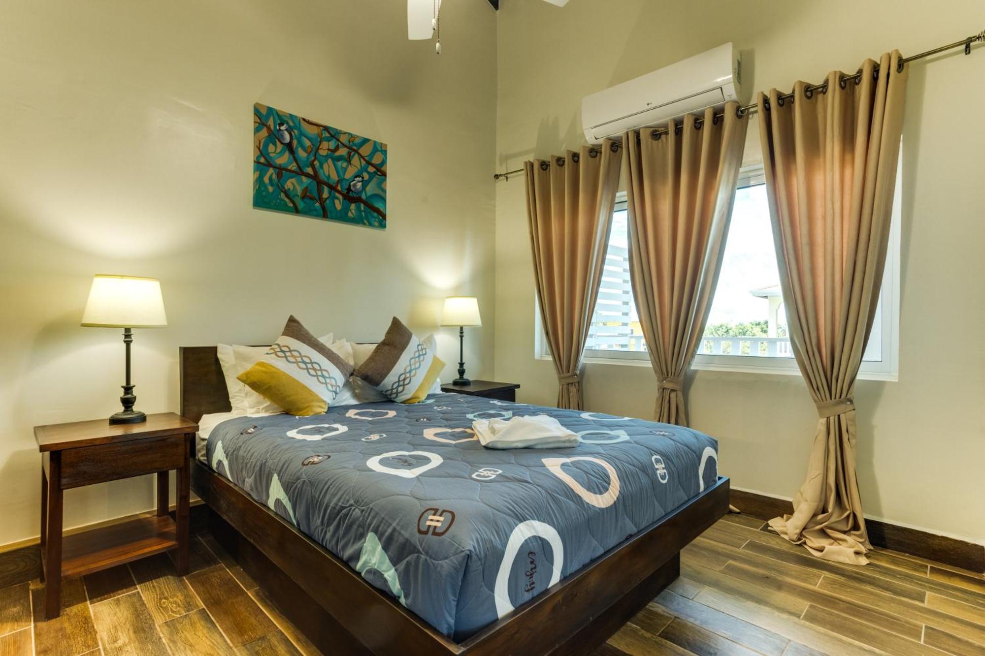 Louis' 5* Placencia