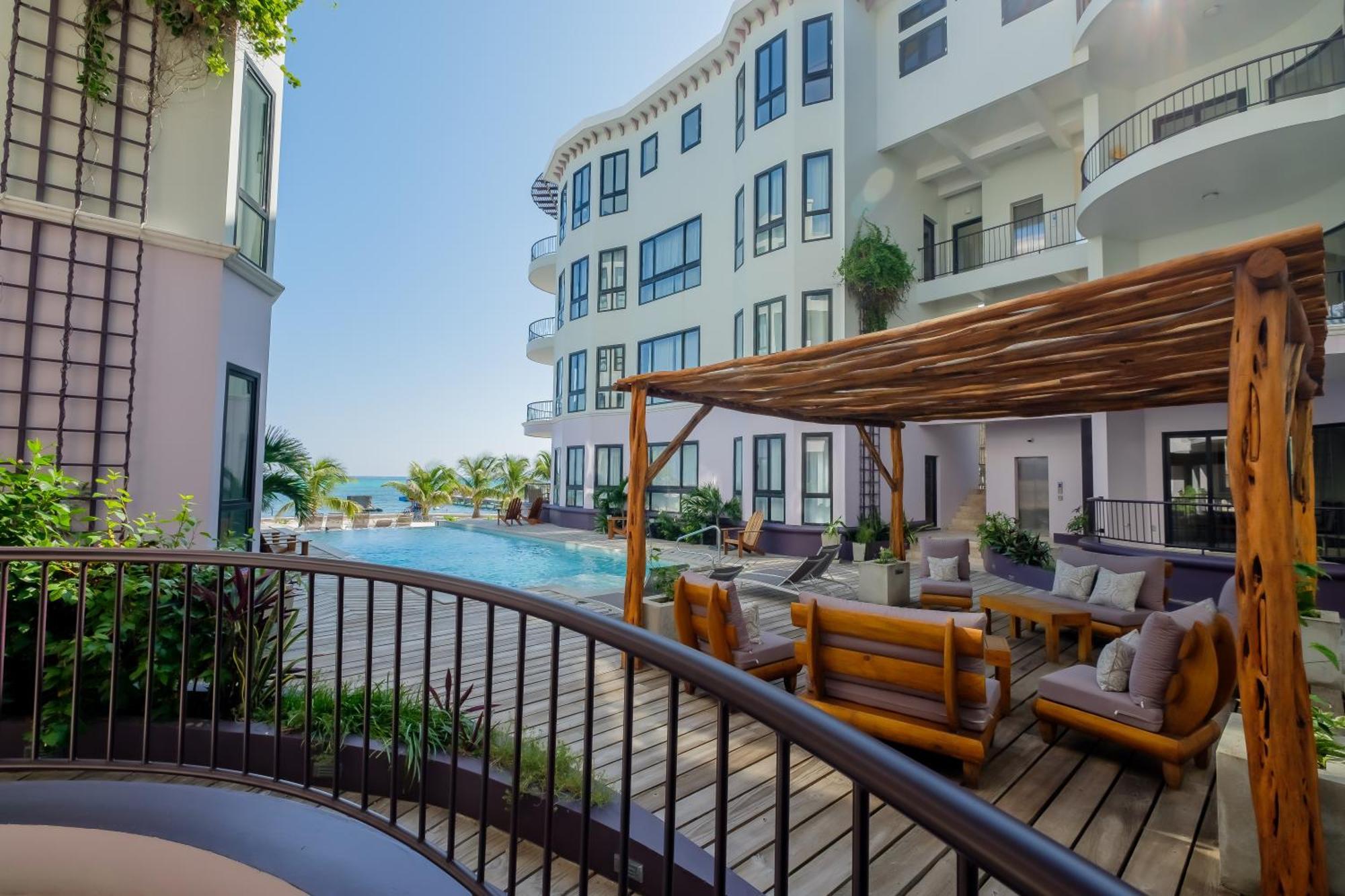 Hotel Diamante Beachfront 5*