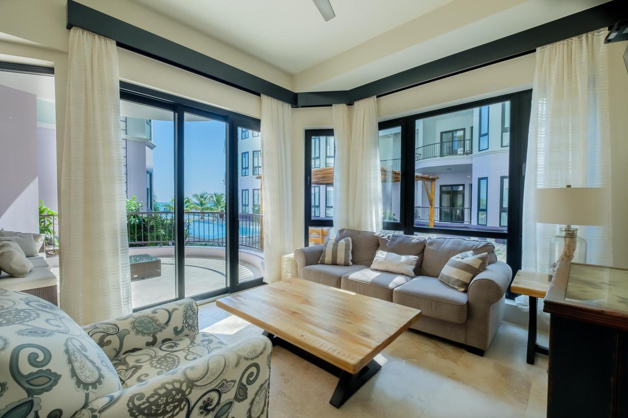 Hotel Diamante Beachfront