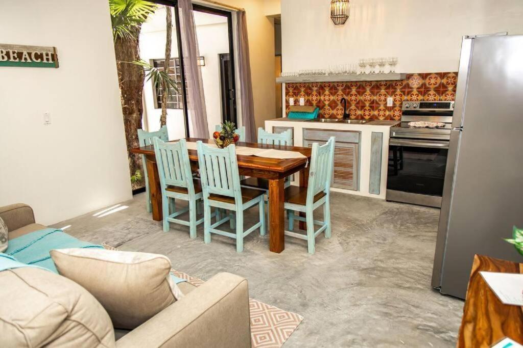 Babylon * San Pedro (Ambergris Caye)