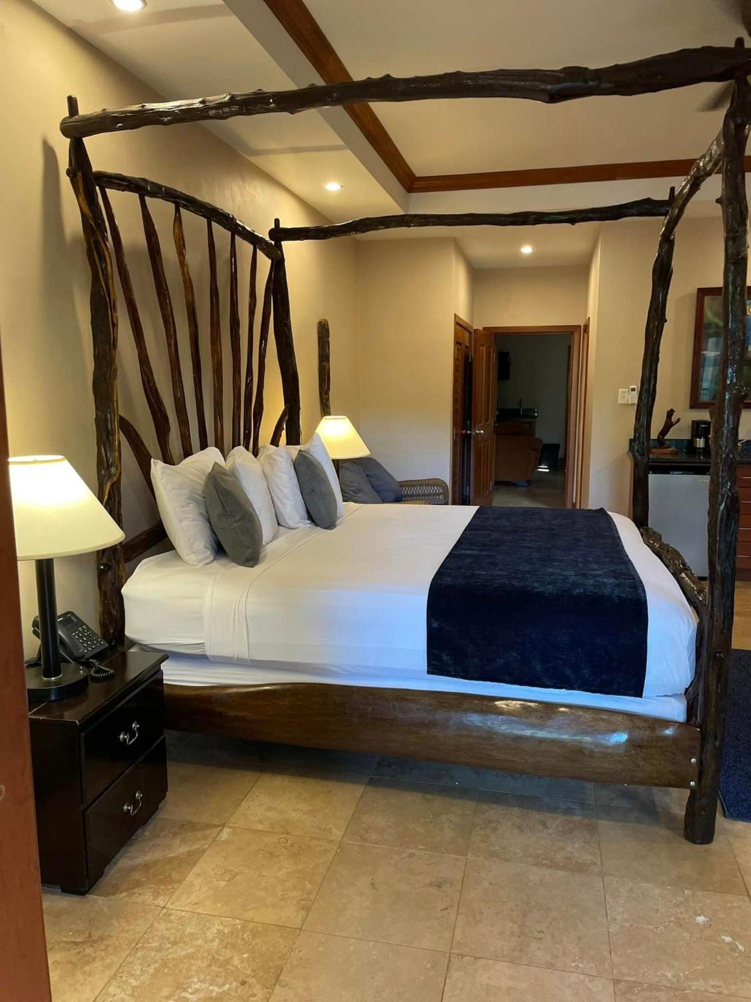 Black Orchid Hotel Burrell Boom