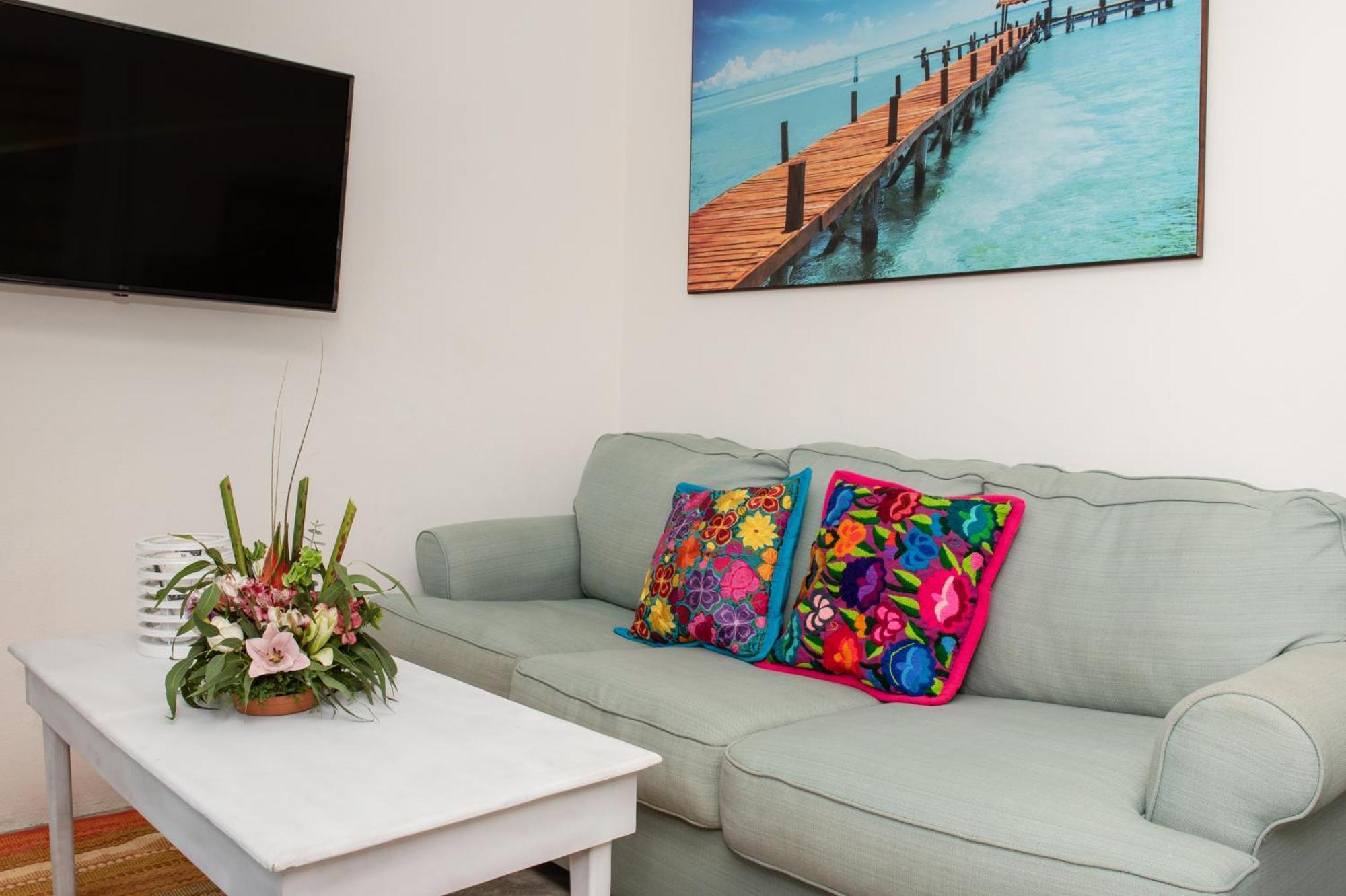 Babylon * San Pedro (Ambergris Caye)