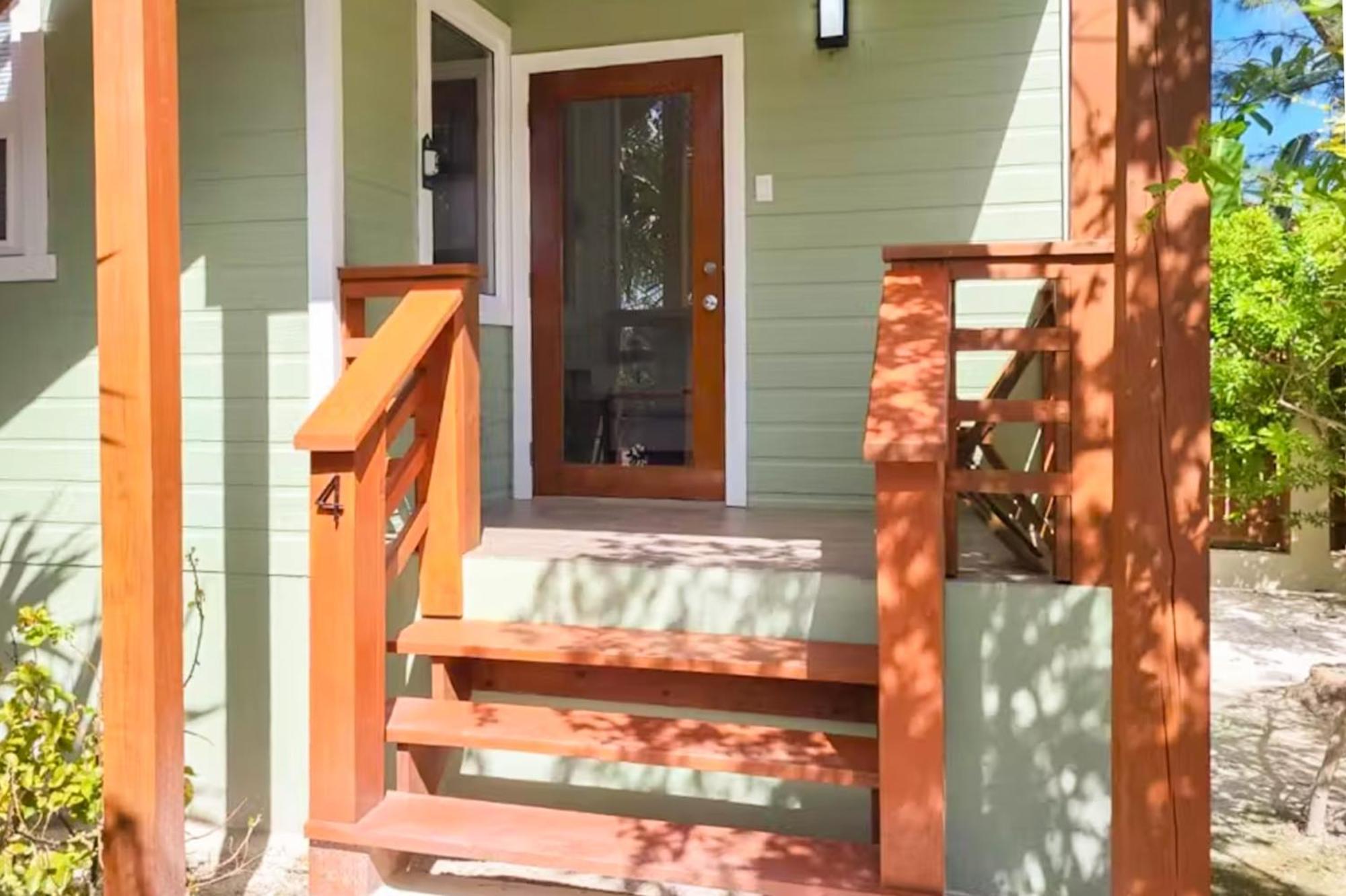 The At Island Pearl Gold Standard Certified * Caye Caulker