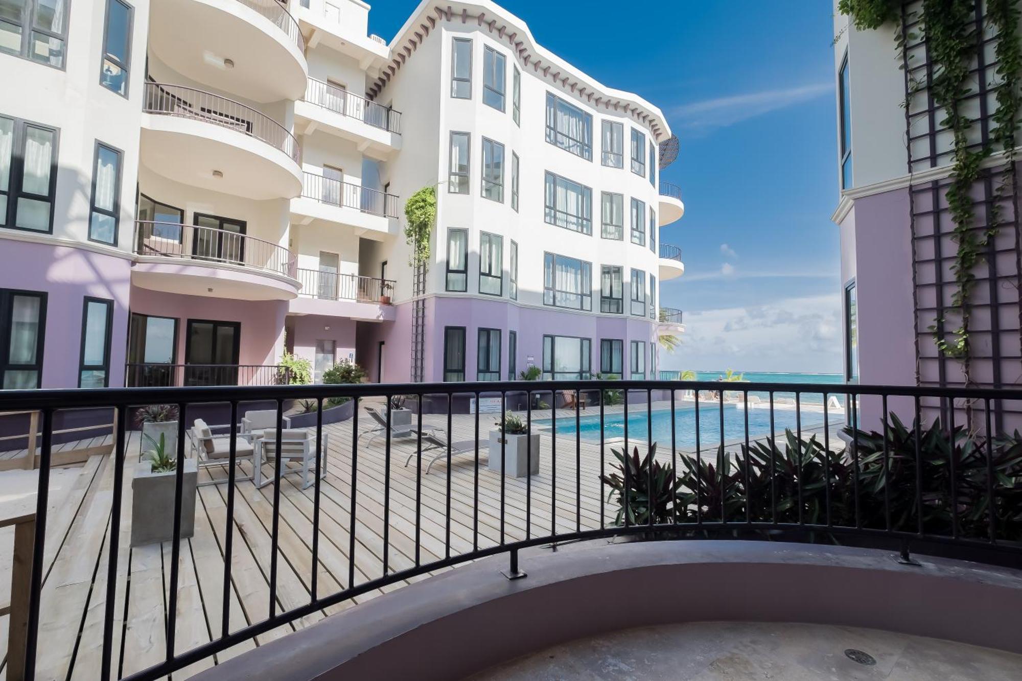 Diamante Beachfront Hotel
