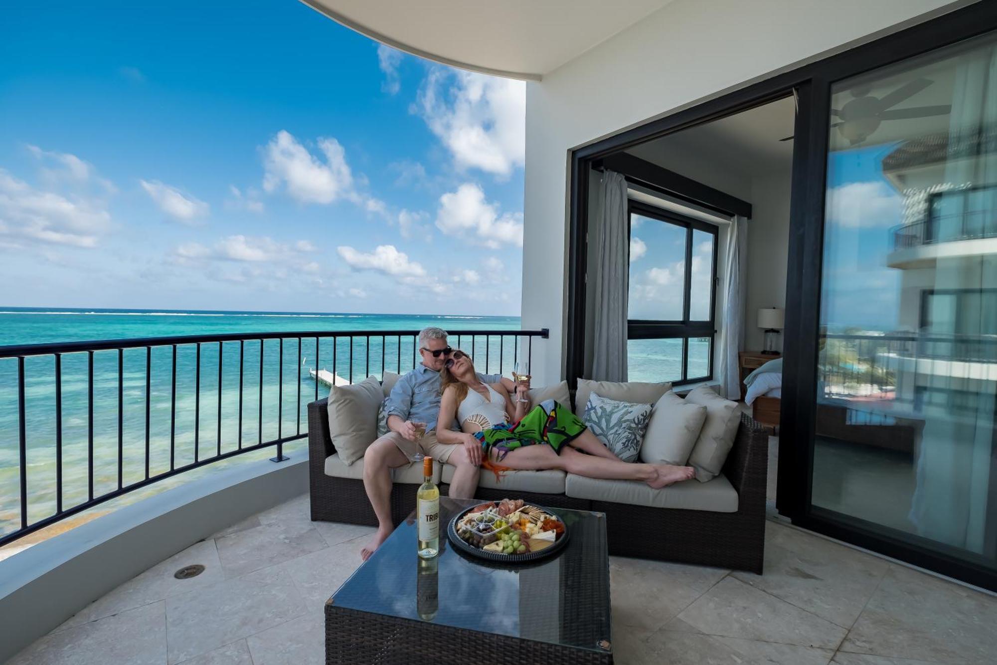 Hotel Diamante Beachfront 5*
