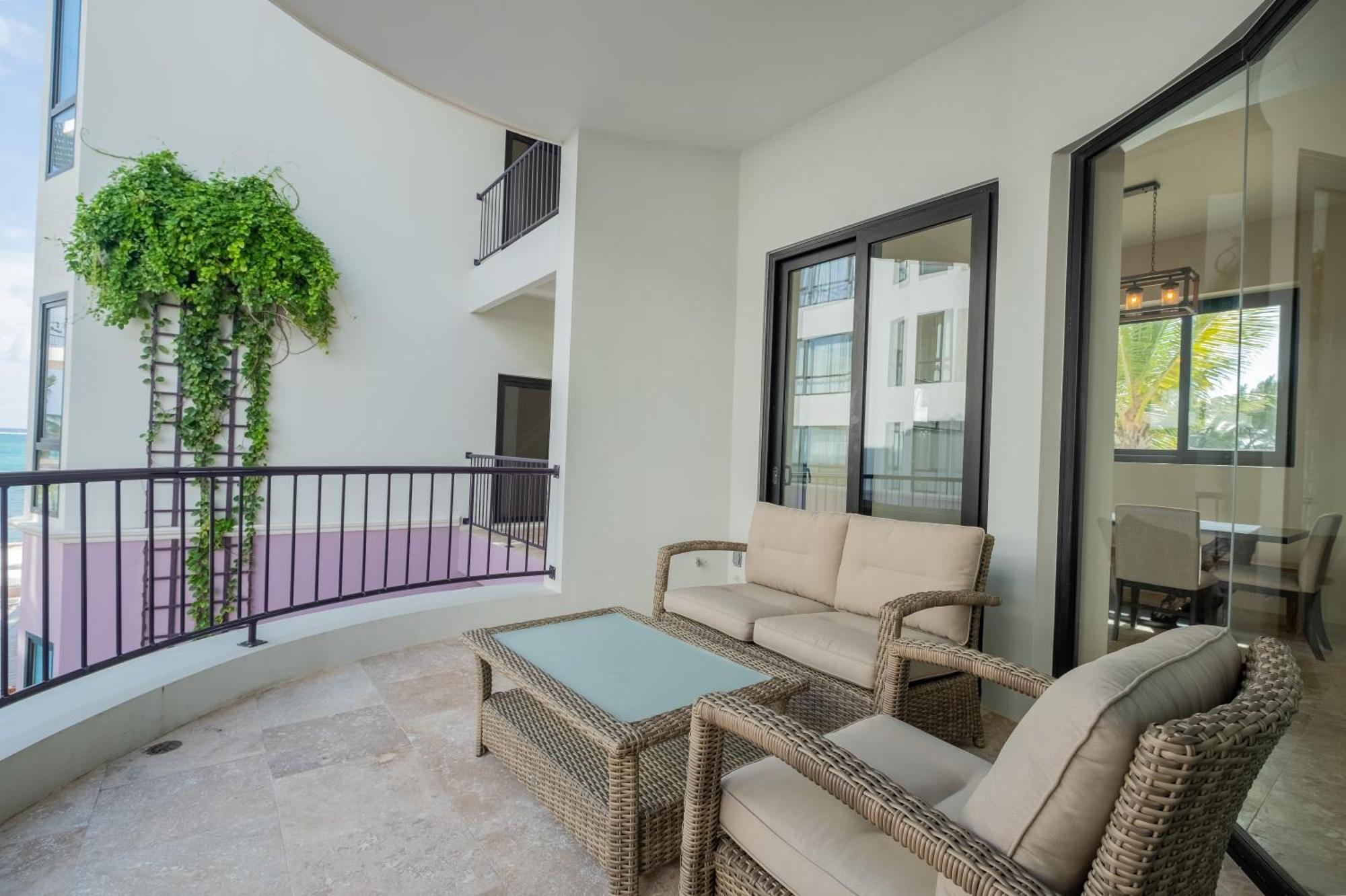 Diamante Beachfront 5* San Pedro (Ambergris Caye)