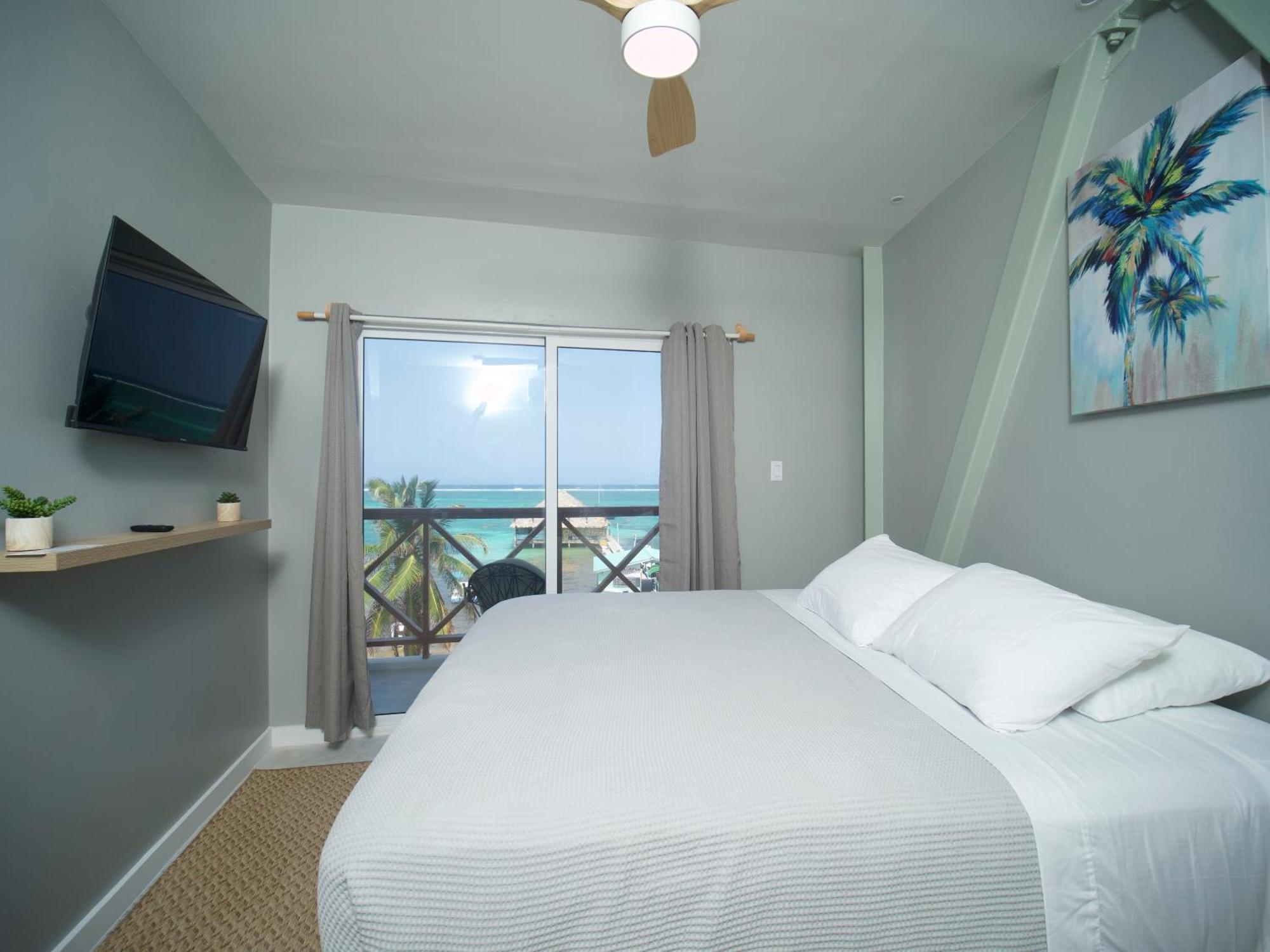 Sandbar Beachfront & Restaurant San Pedro (Ambergris Caye)