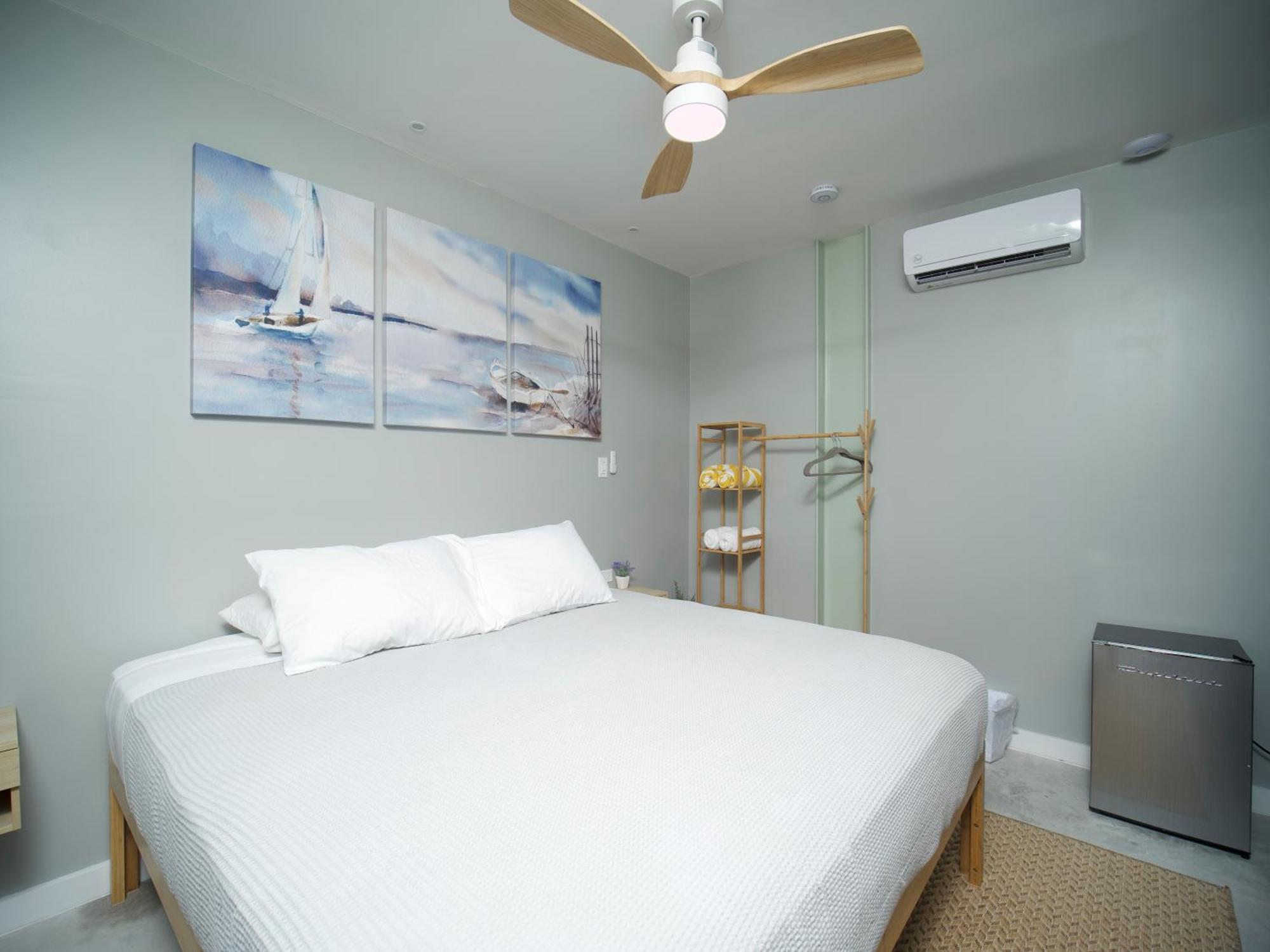 Sandbar Beachfront & Restaurant Hostel *