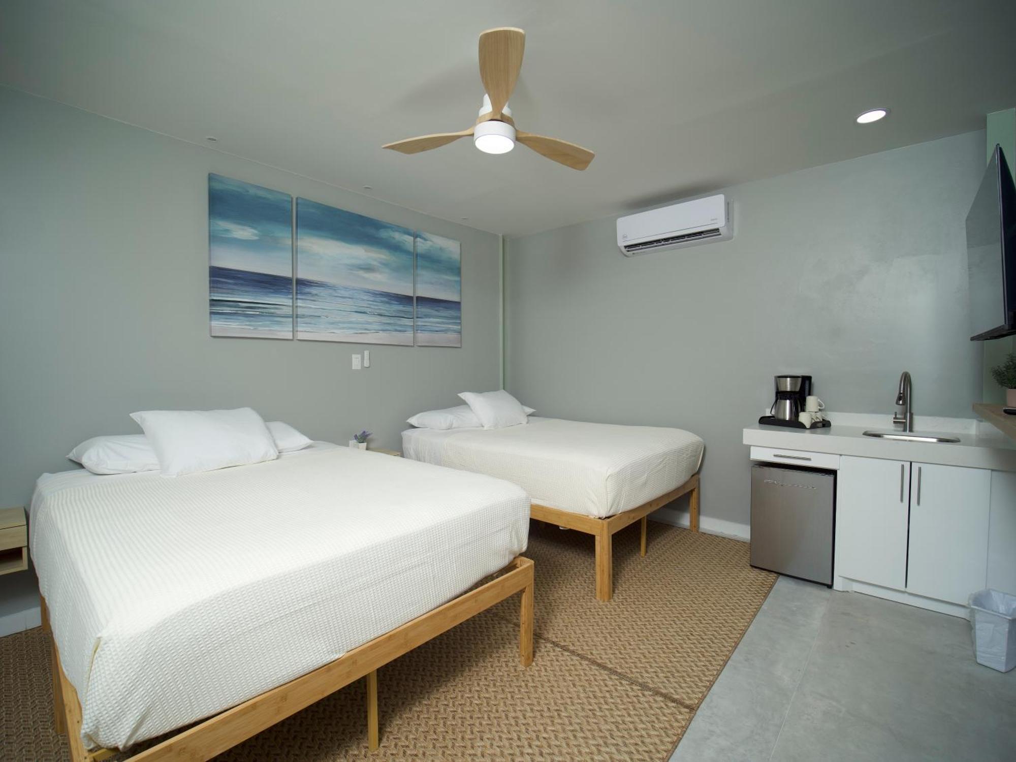 Hostel Sandbar Beachfront & Restaurant San Pedro (Ambergris Caye)