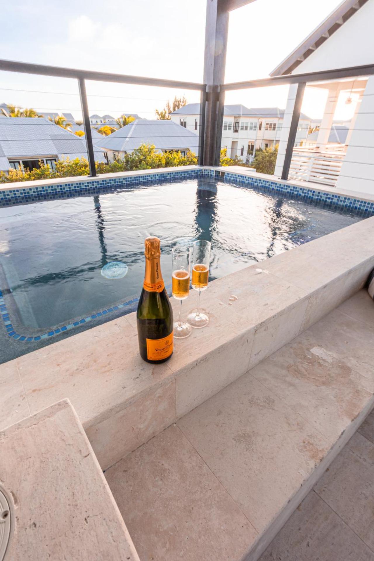 Villa Casa Bonita And Pool Club At Mahogany Bay