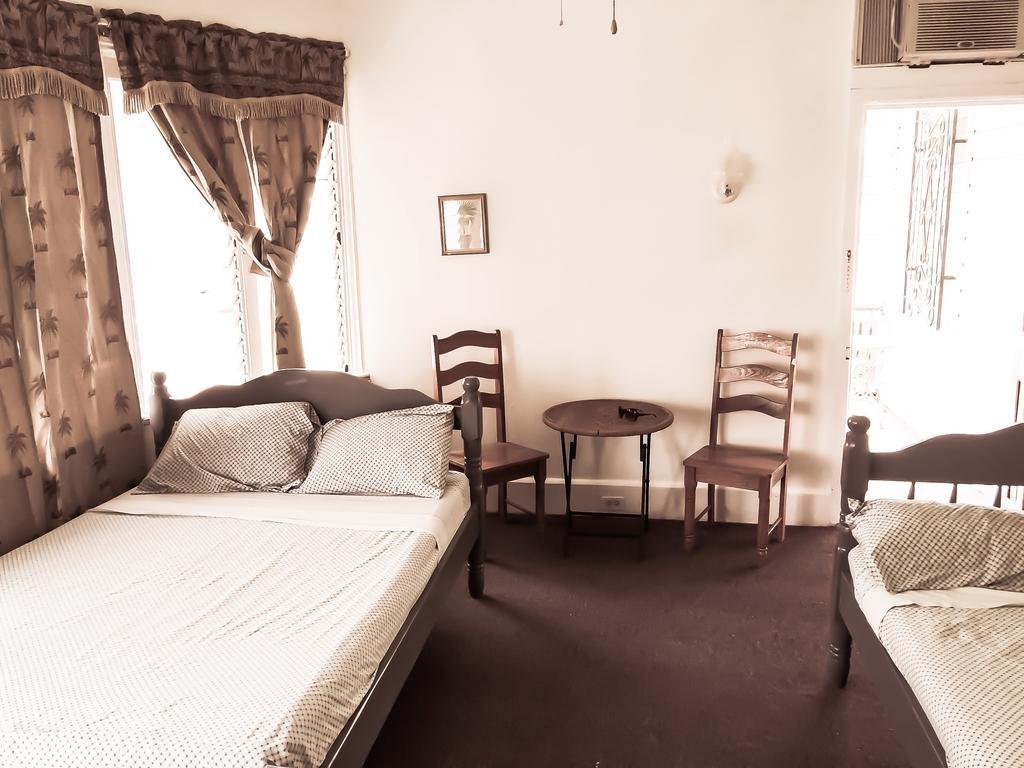 Caribbean Palms Inn *