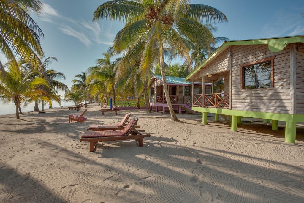 Palm Cove Cabins At Coconut Row Holiday park *