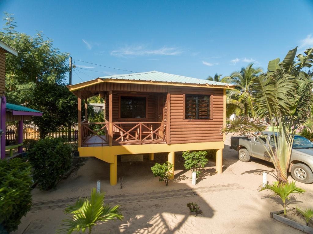 Palm Cove Cabins At Coconut Row *