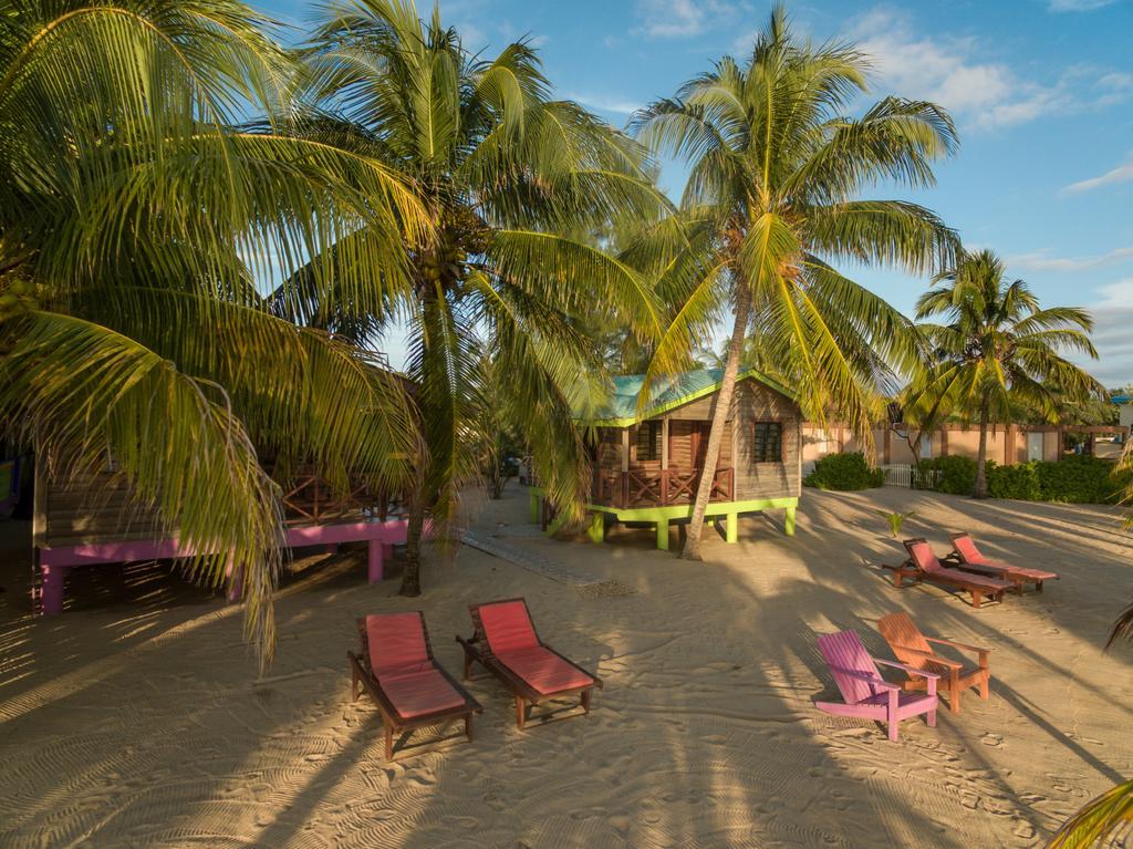Palm Cove Cabins At Coconut Row * Hopkins