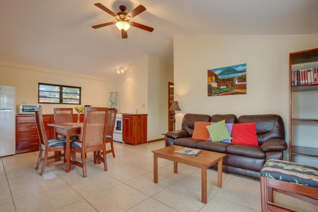 Palm Cove Cabins At Coconut Row Holiday park *