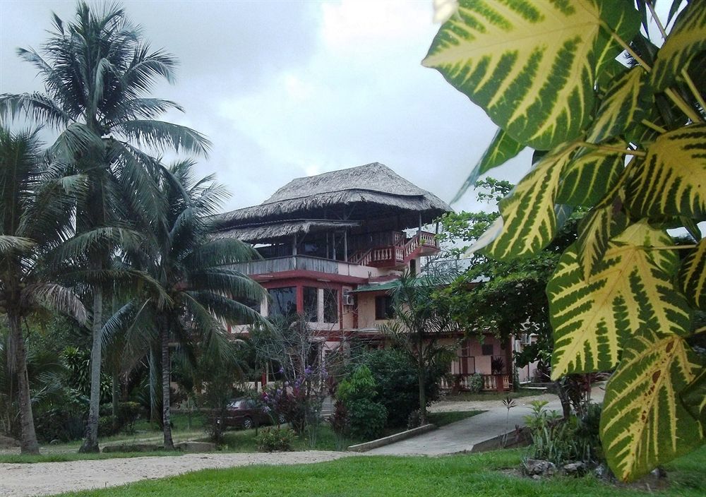 Davis Falls Hotel Dangriga