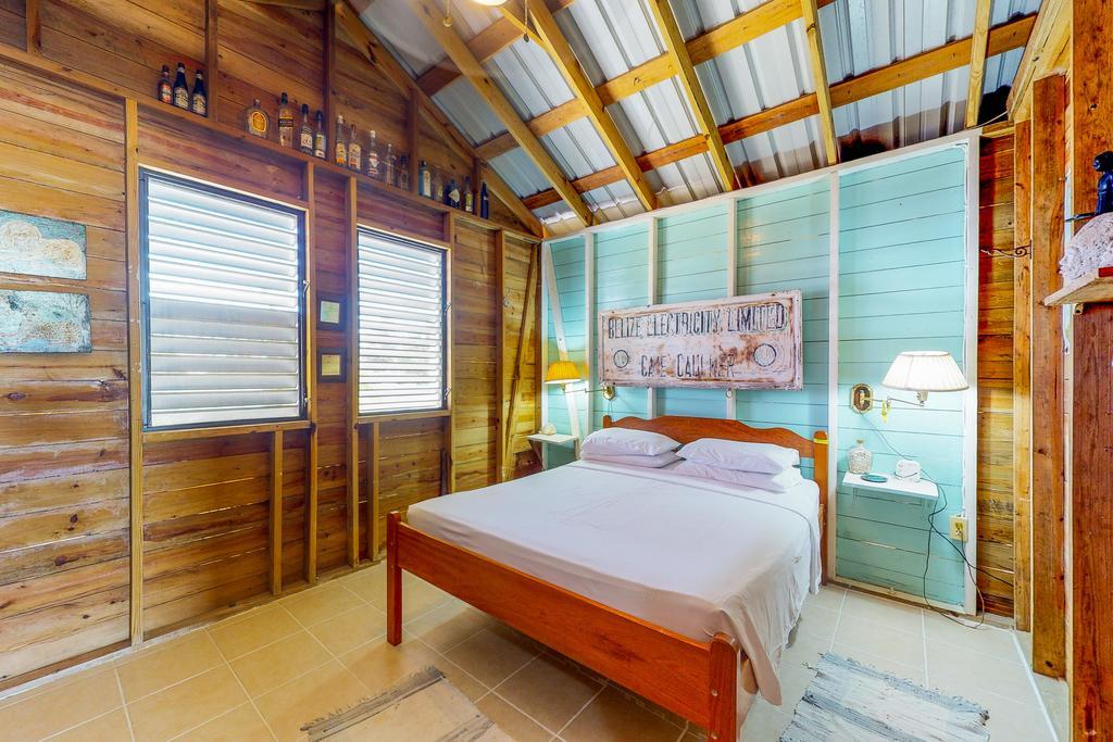 Miss Ella's Waterfront Holiday home