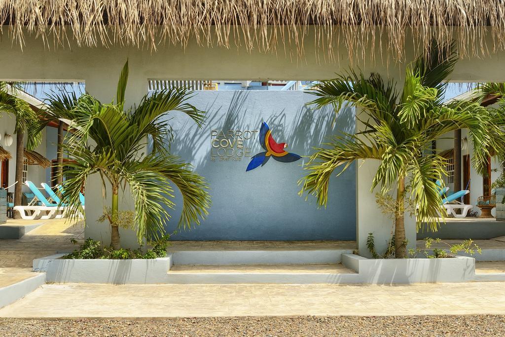 Hotel Parrot Cove Hopkins