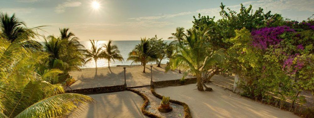 Hotel Coconut Row Hopkins