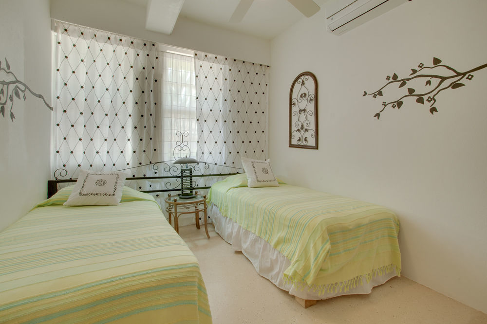 Coconut Row Hotel 3*
