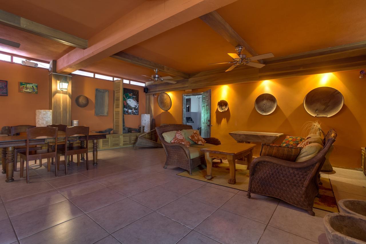 Guest house Bayshore Bijou Suites *