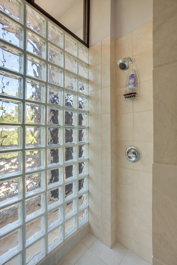 Bayshore Bijou Suites *