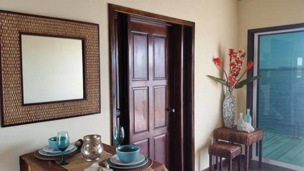 Lina Point Belize Overwater Hotel 2*