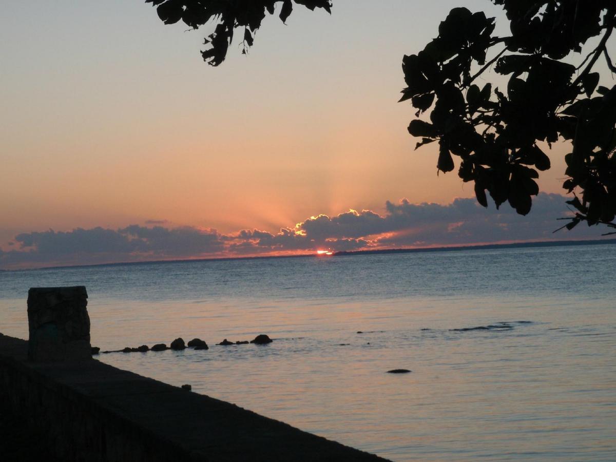 Waterfront Seaside Guest House Corozal