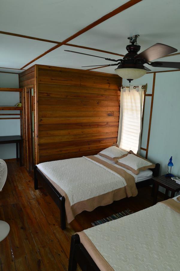 Isla Marisol Glovers Reef