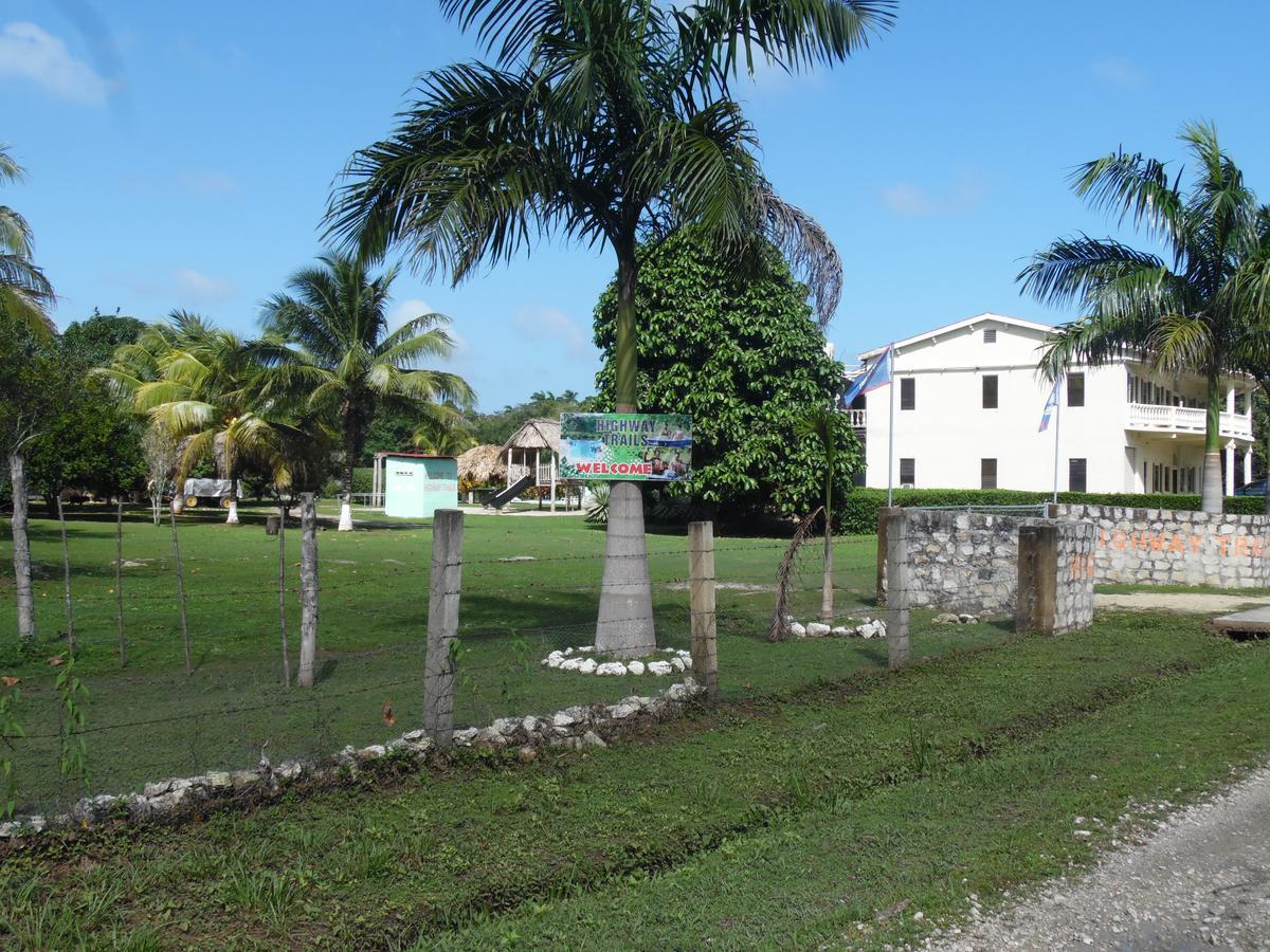 Highway Trails Belize And Country Club 4*