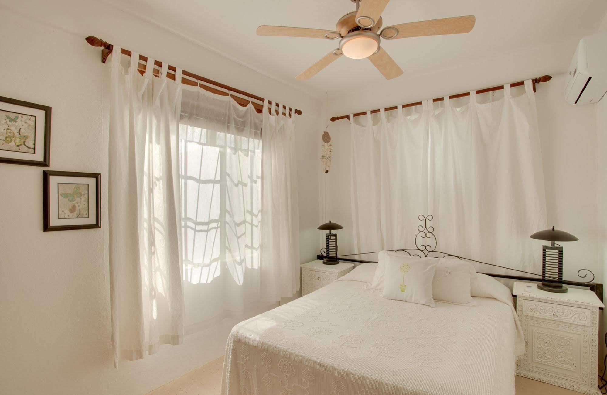 Coconut Row Hotel