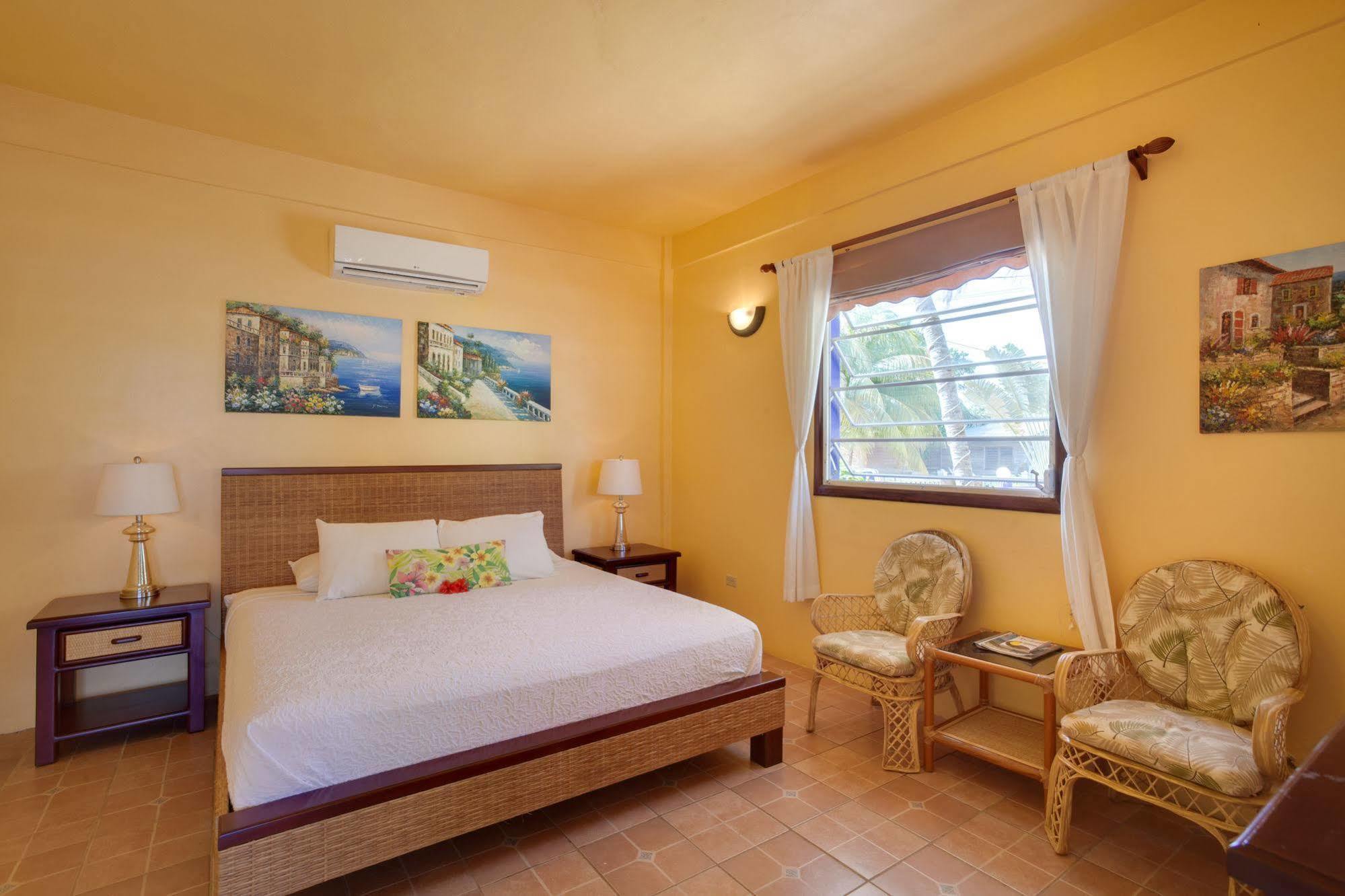 Hotel Coconut Row