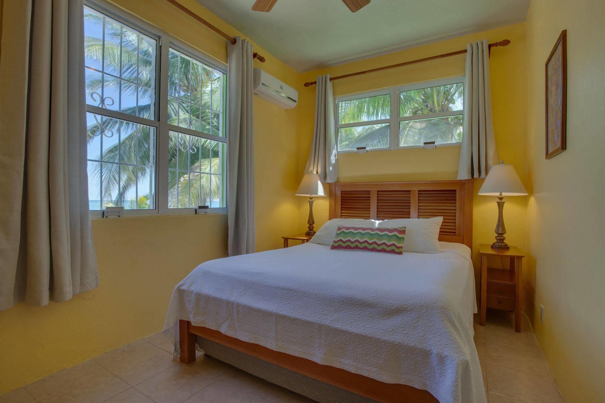 Hotel Coconut Row