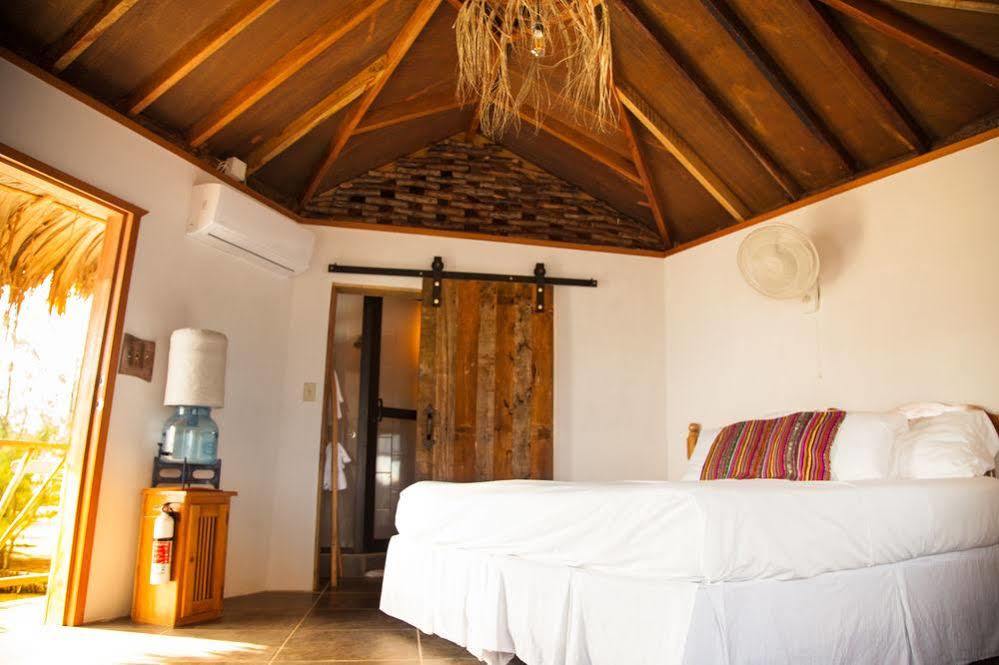 Thatch Caye A Muy'ono 5* Hopkins